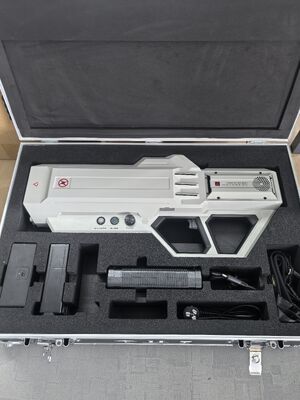 Handheld Anti-Drone System with 300–6GHz Jamming Range Integrated Detection and Countermeasure for UAV and Operator Positioning